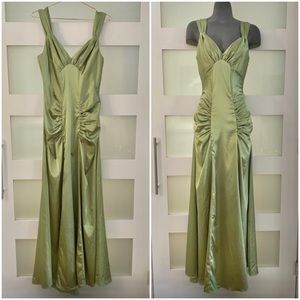 1930’s Vibe Long Green Dress